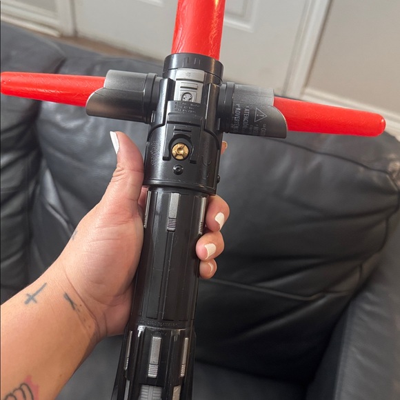 Star Wars Last Jedi Kylo Ren Lightsaber Disney Store Tested Lights & Sounds - Picture 3 of 7